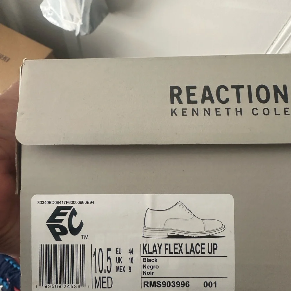 Kenneth Cole Black Oxfords with Tan Sole - Picture 7 of 7